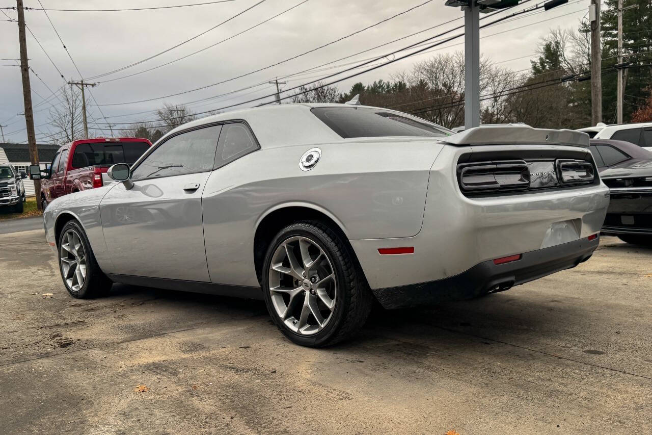 2022 Dodge Challenger SXT RWD