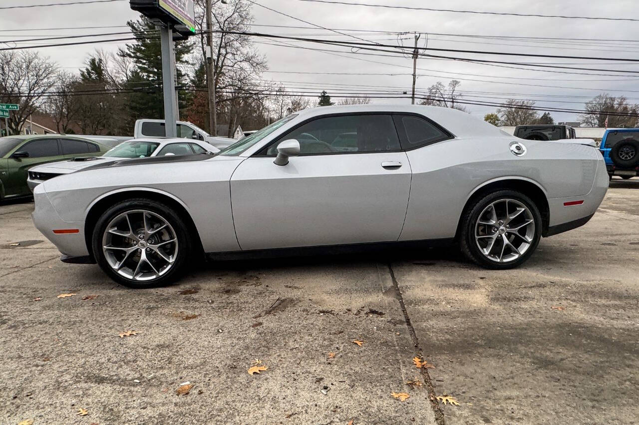 2022 Dodge Challenger SXT RWD