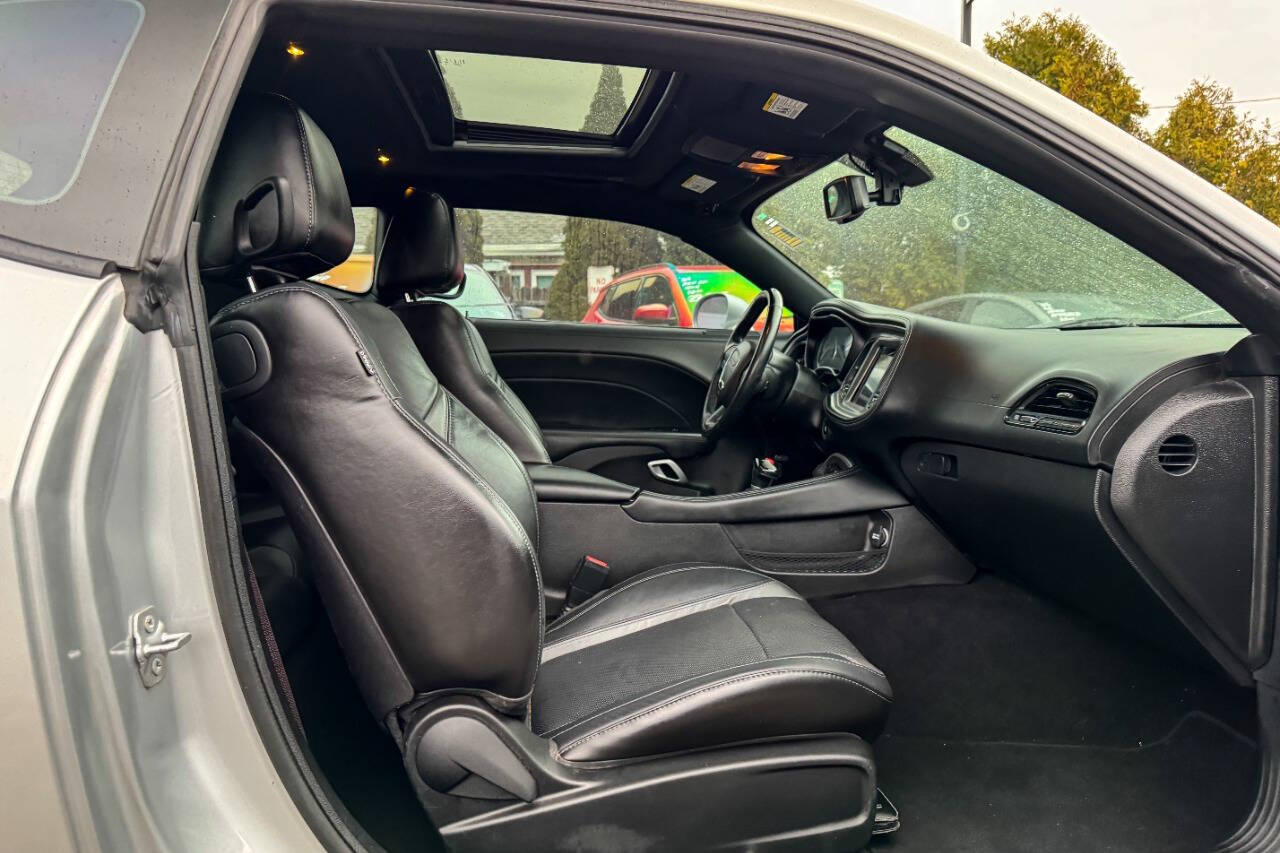 2022 Dodge Challenger SXT RWD