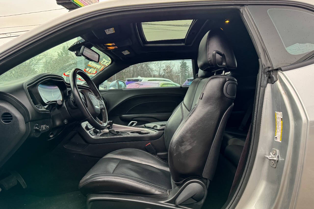 2022 Dodge Challenger SXT RWD