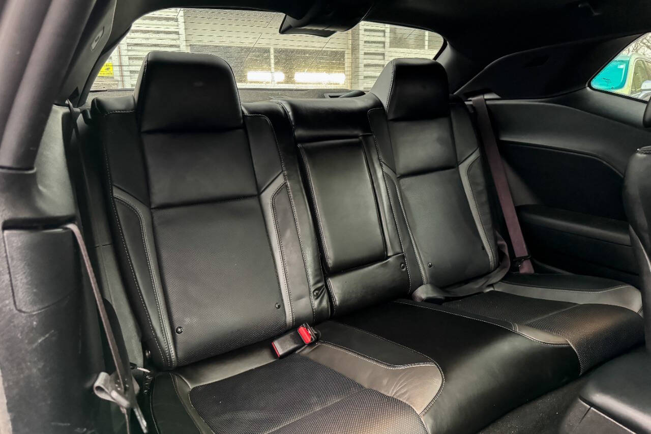 2022 Dodge Challenger SXT RWD