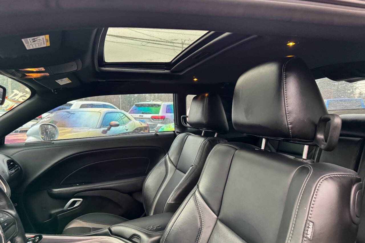 2022 Dodge Challenger SXT RWD