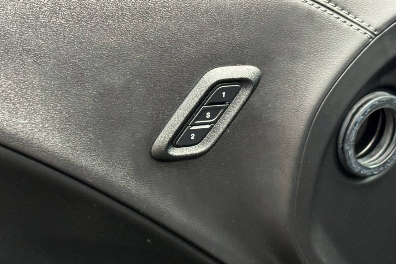 2022 Dodge Challenger SXT RWD