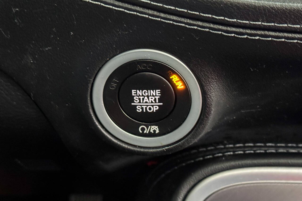 2022 Dodge Challenger SXT RWD