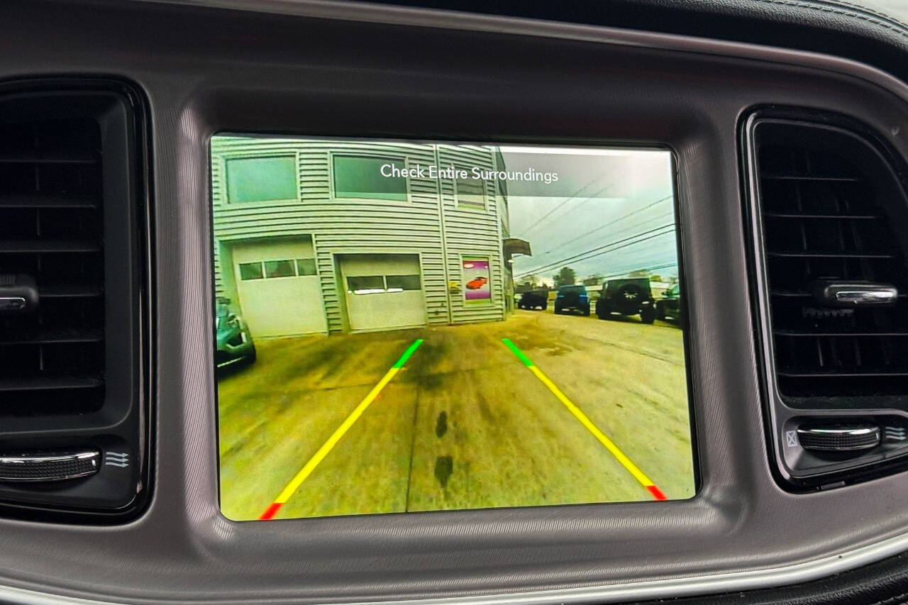 2022 Dodge Challenger SXT RWD