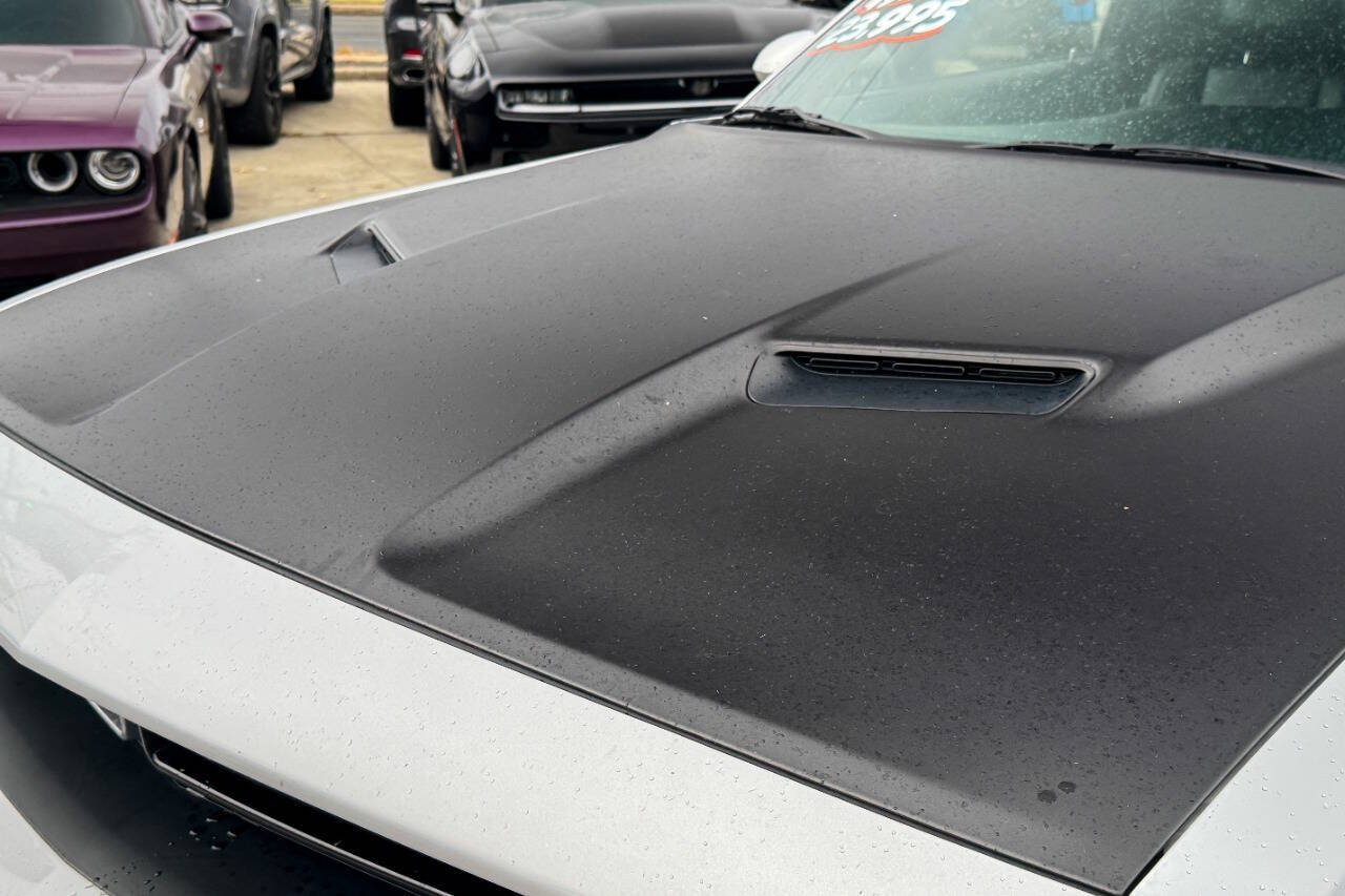 2022 Dodge Challenger SXT RWD