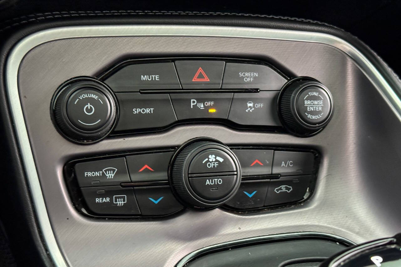 2022 Dodge Challenger SXT RWD