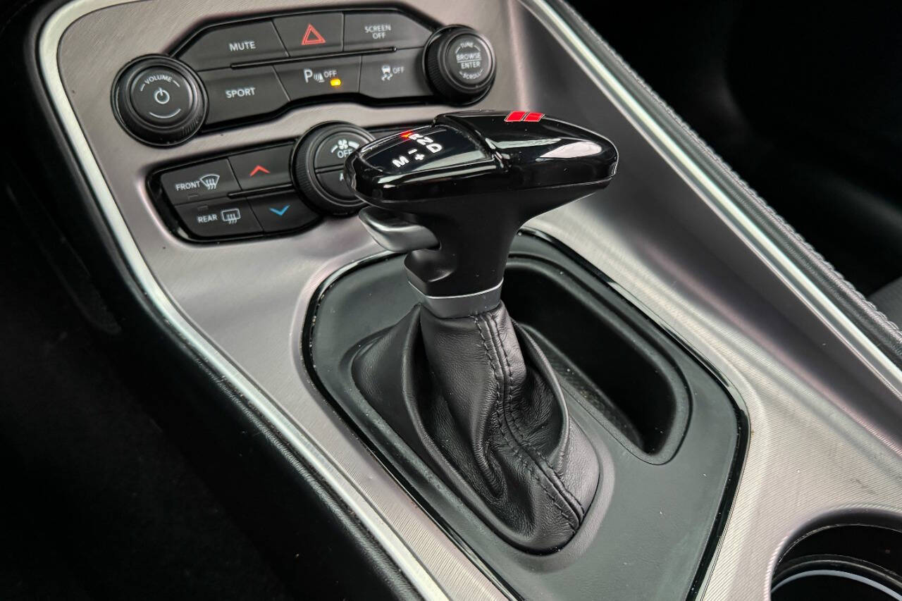 2022 Dodge Challenger SXT RWD