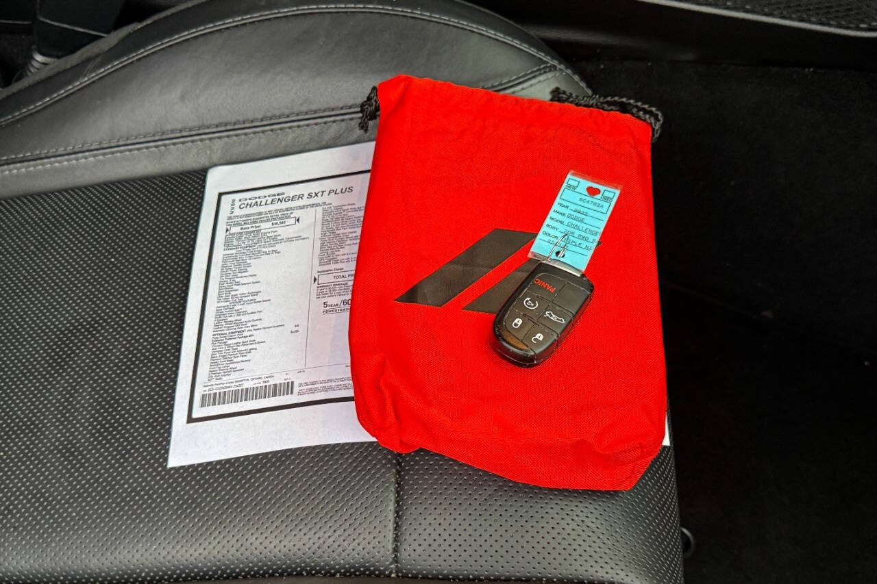 2022 Dodge Challenger SXT RWD