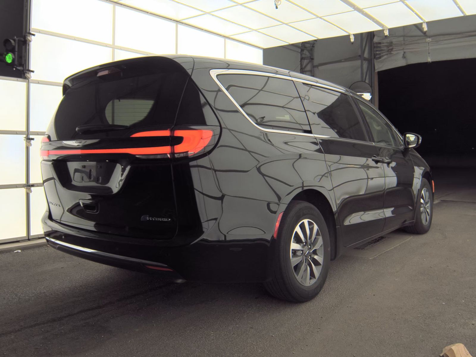 2024 Chrysler Pacifica Hybrid Select FWD