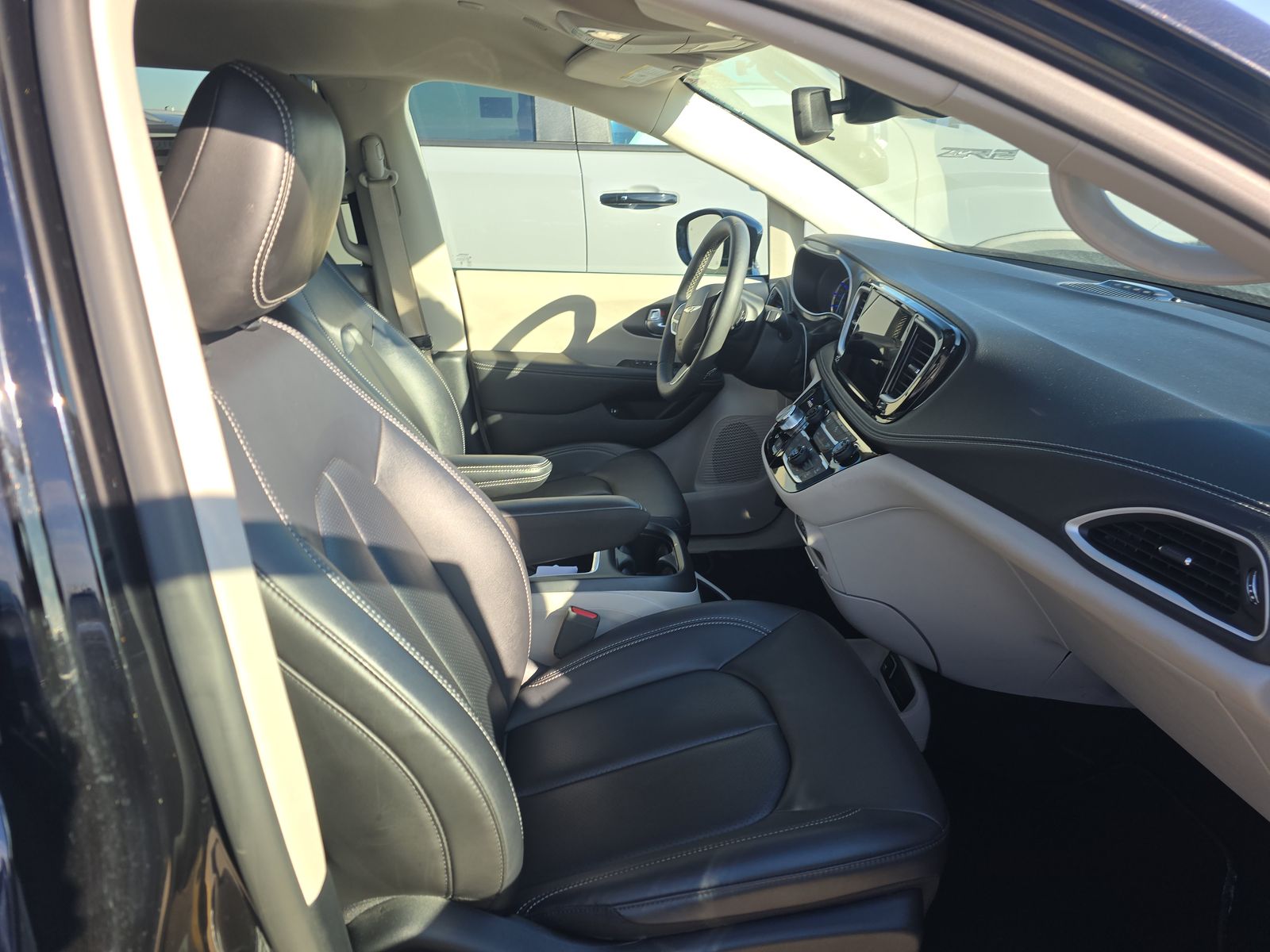 2024 Chrysler Pacifica Hybrid Select FWD