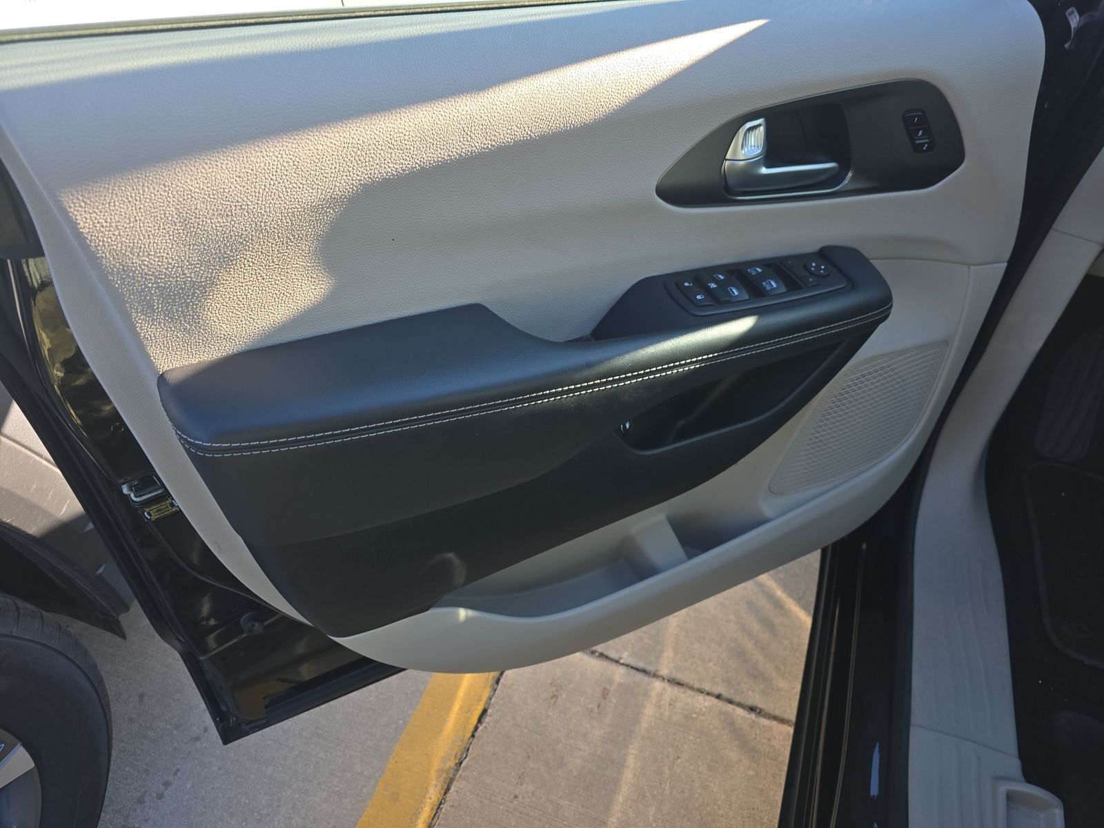 2024 Chrysler Pacifica Hybrid Select FWD