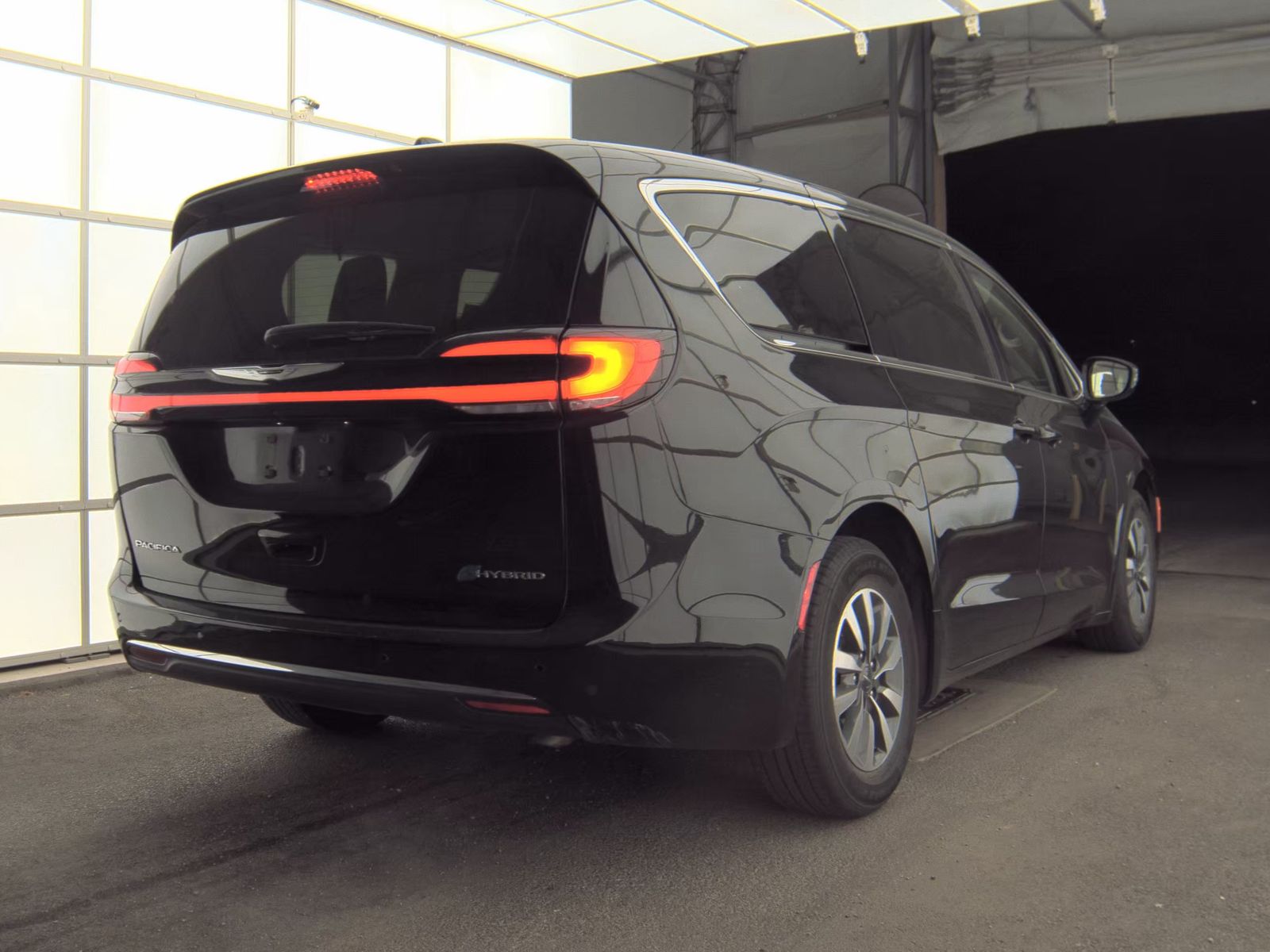 2024 Chrysler Pacifica Hybrid Select FWD