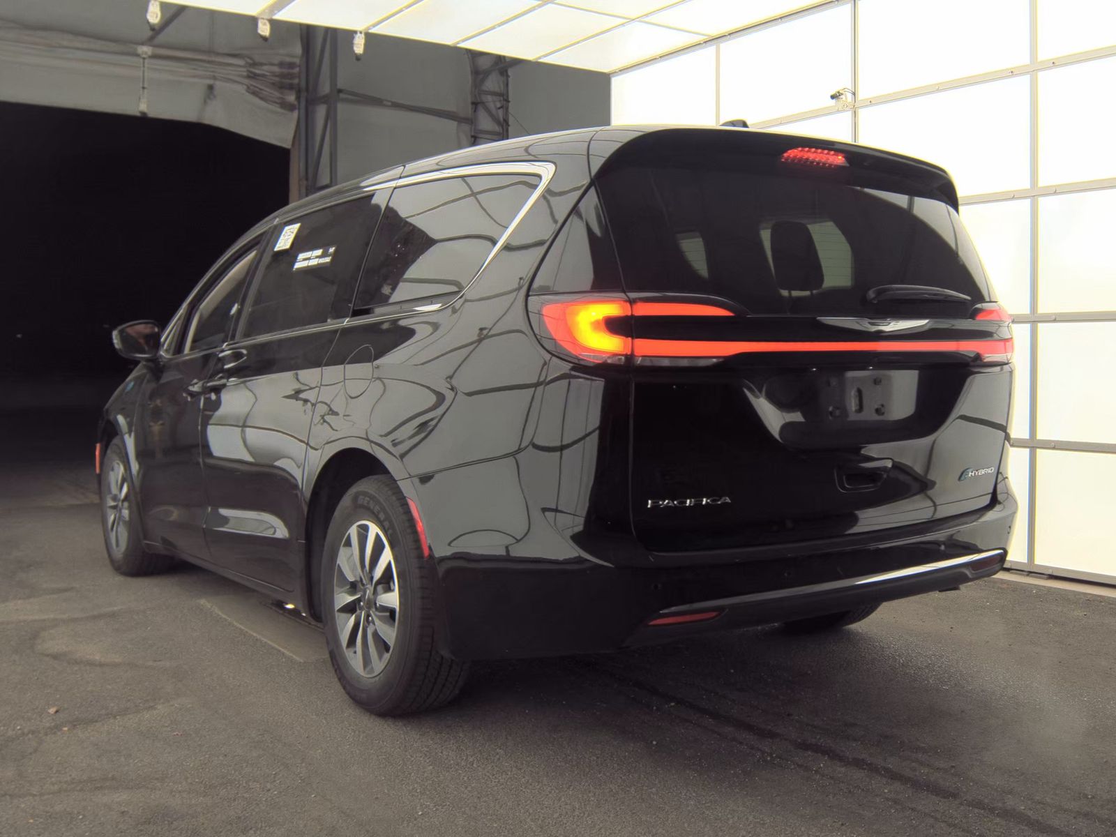 2024 Chrysler Pacifica Hybrid Select FWD