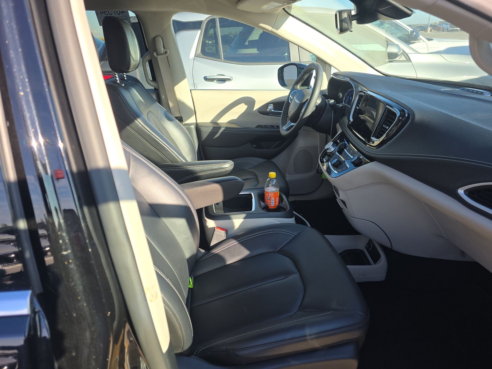 2024 Chrysler Pacifica Hybrid Select FWD