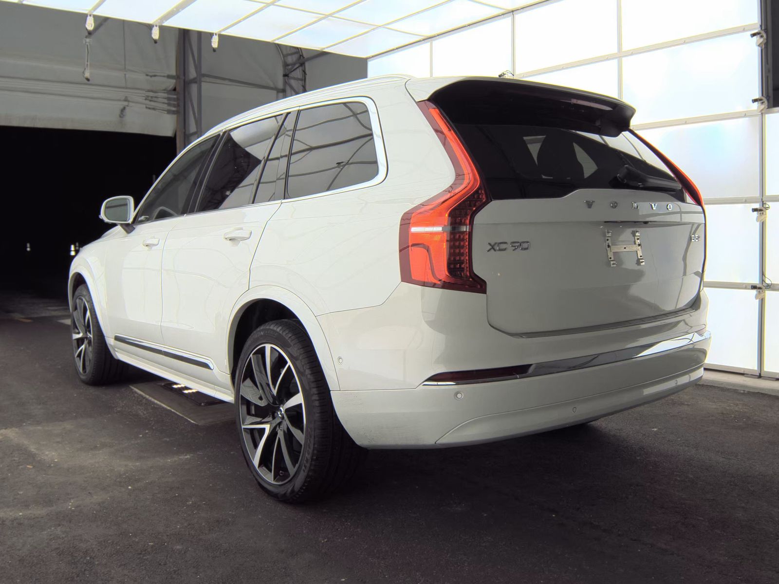 2024 Volvo XC90 B5 Plus AWD