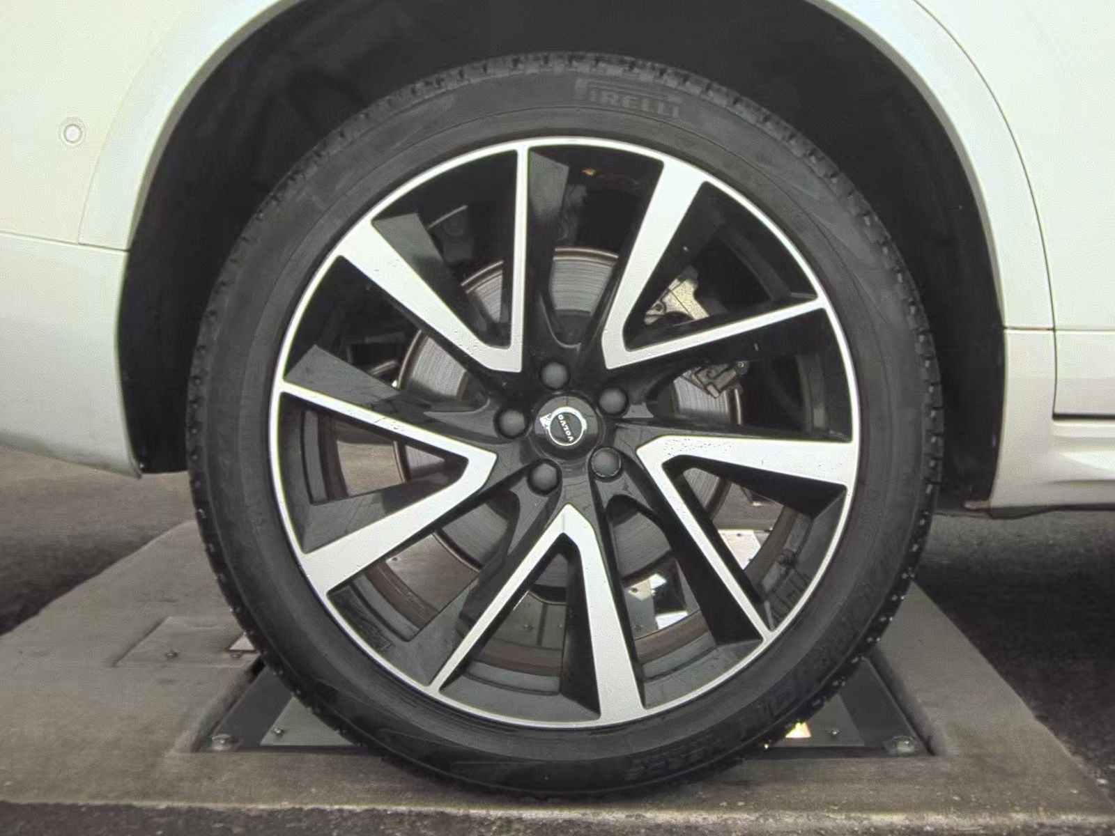 2024 Volvo XC90 B5 Plus AWD