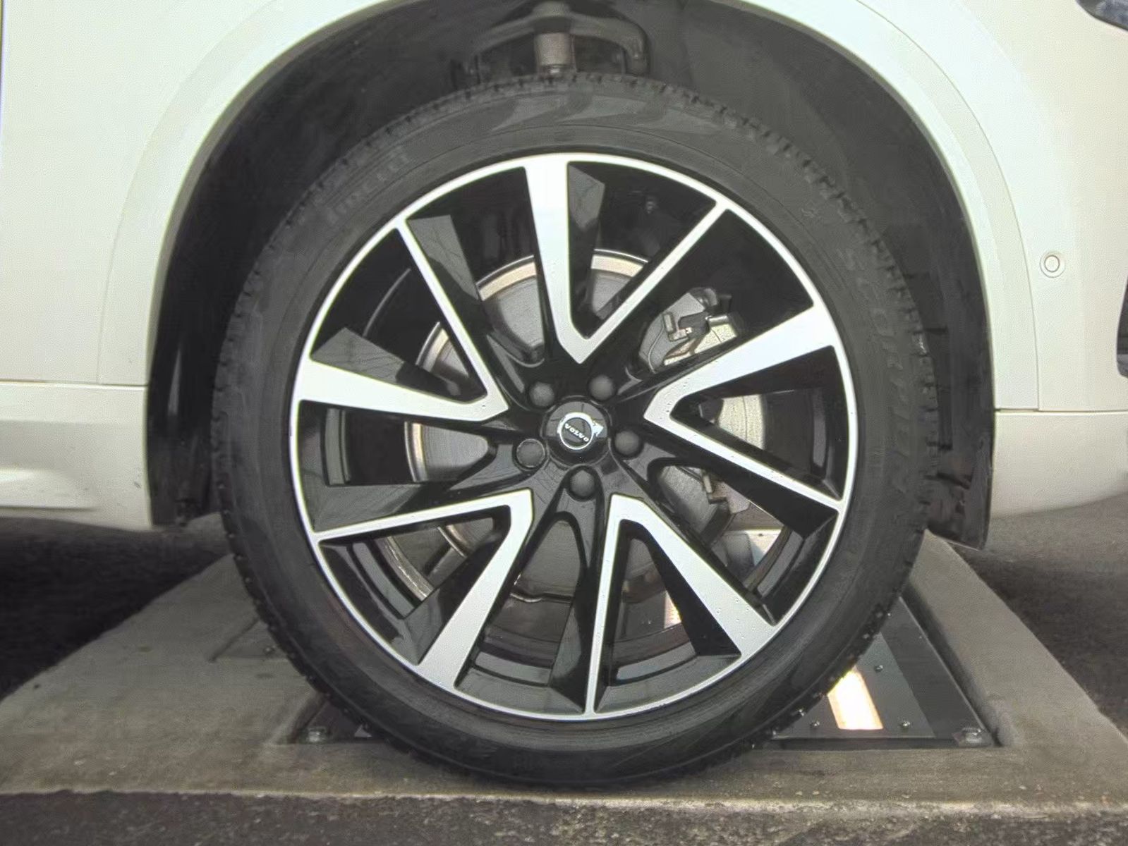 2024 Volvo XC90 B5 Plus AWD