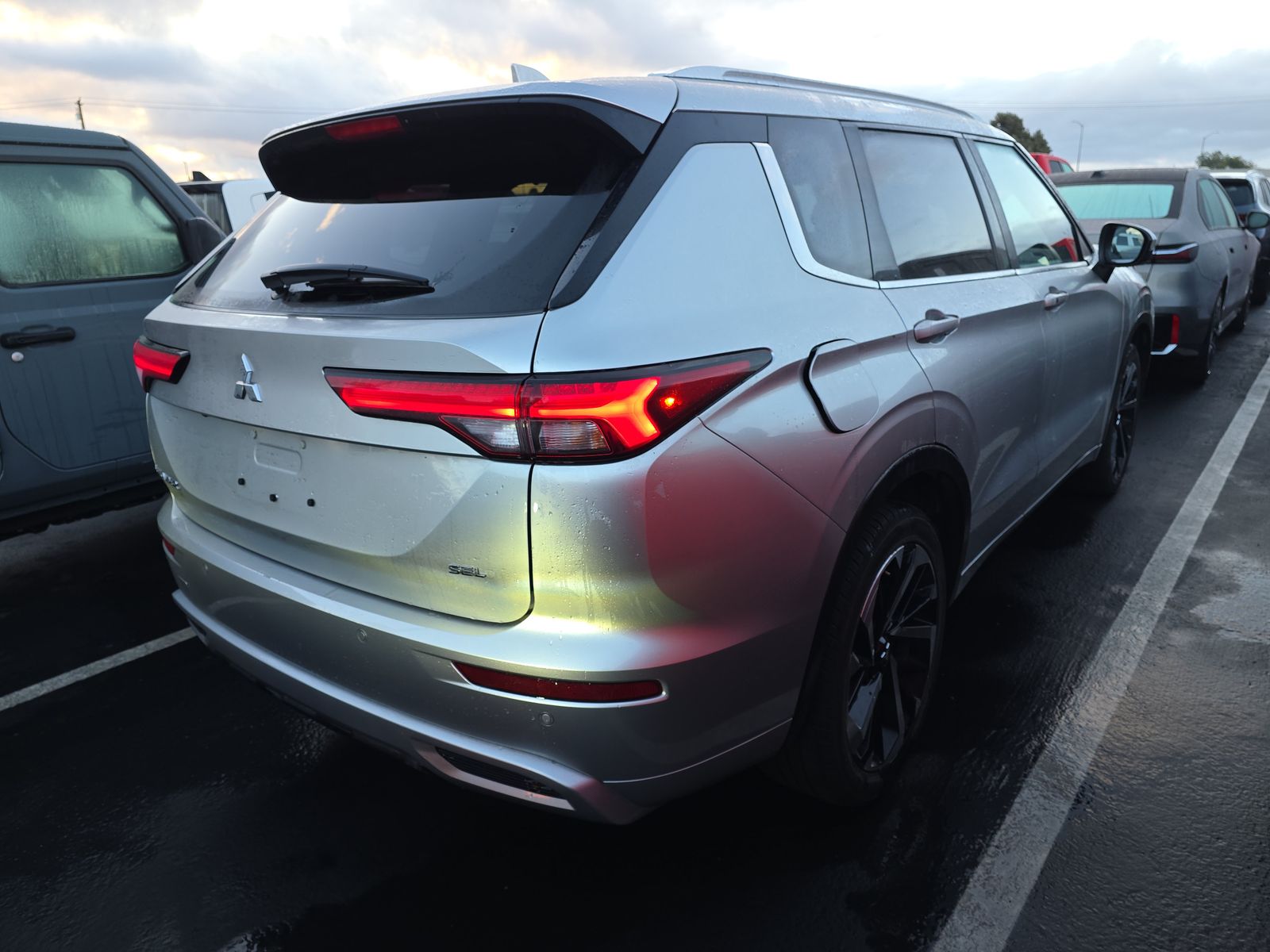 2024 Mitsubishi Outlander SEL FWD