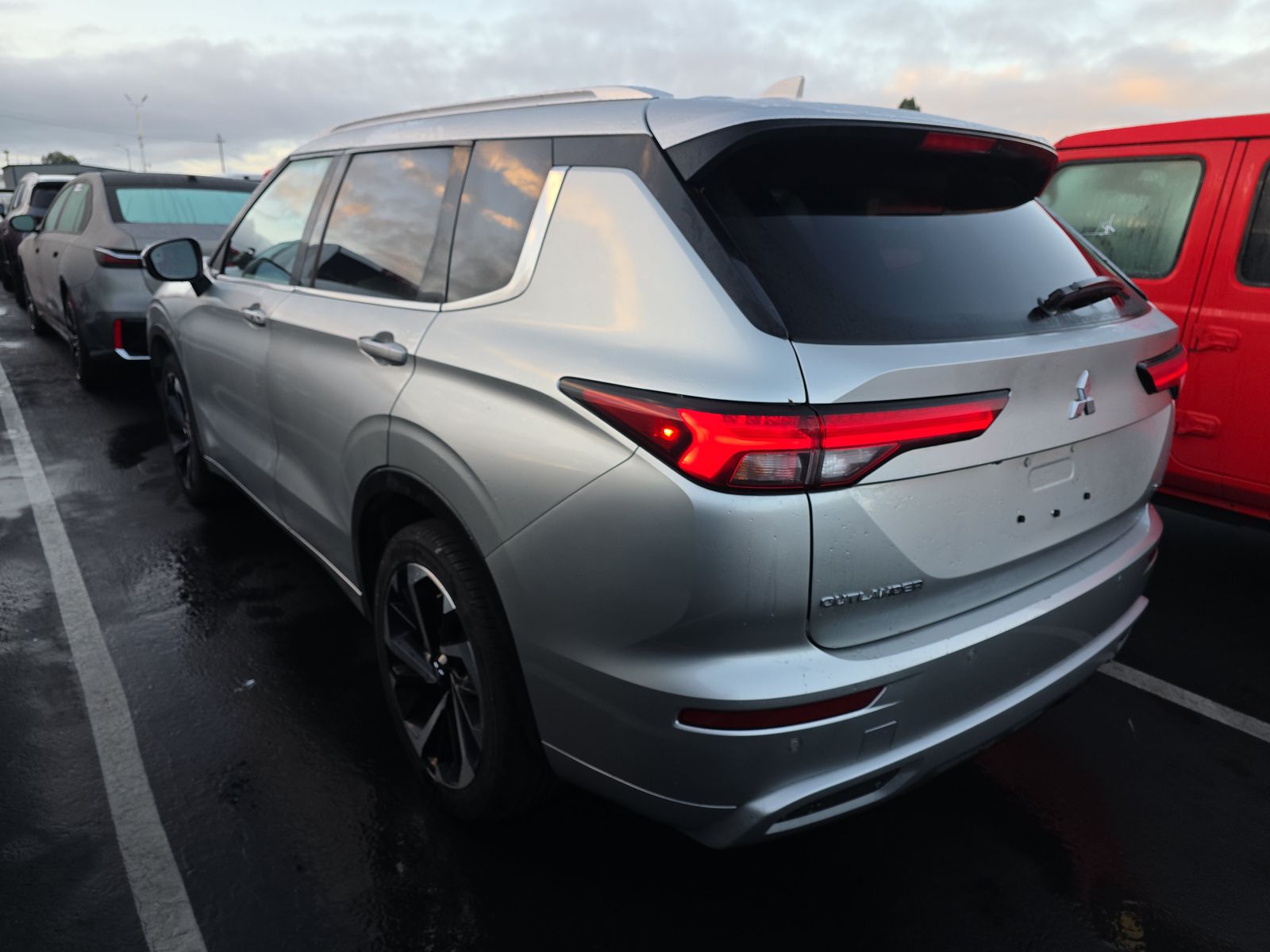 2024 Mitsubishi Outlander SEL FWD
