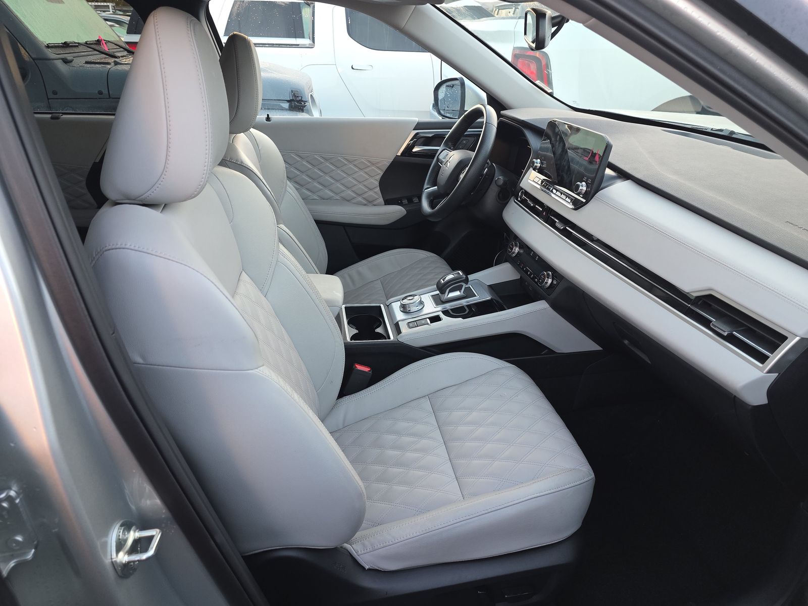 2024 Mitsubishi Outlander SEL FWD