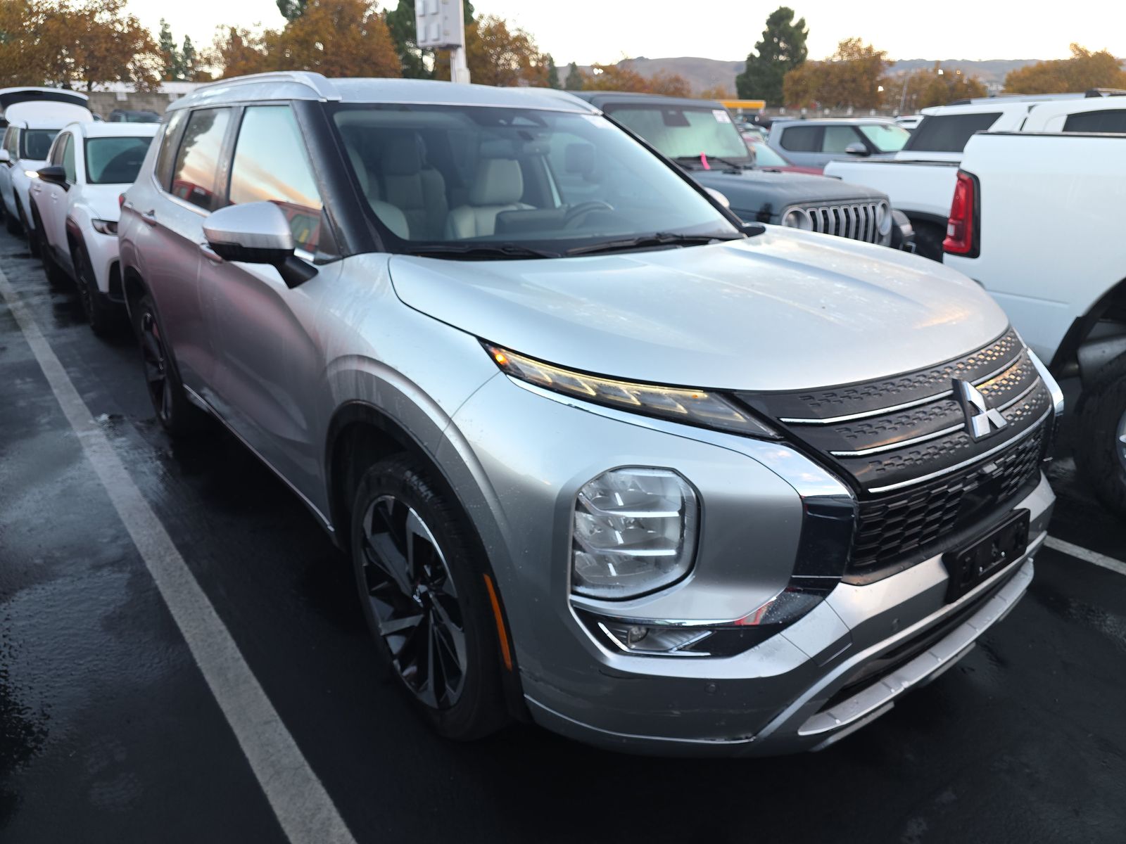 2024 Mitsubishi Outlander SEL FWD