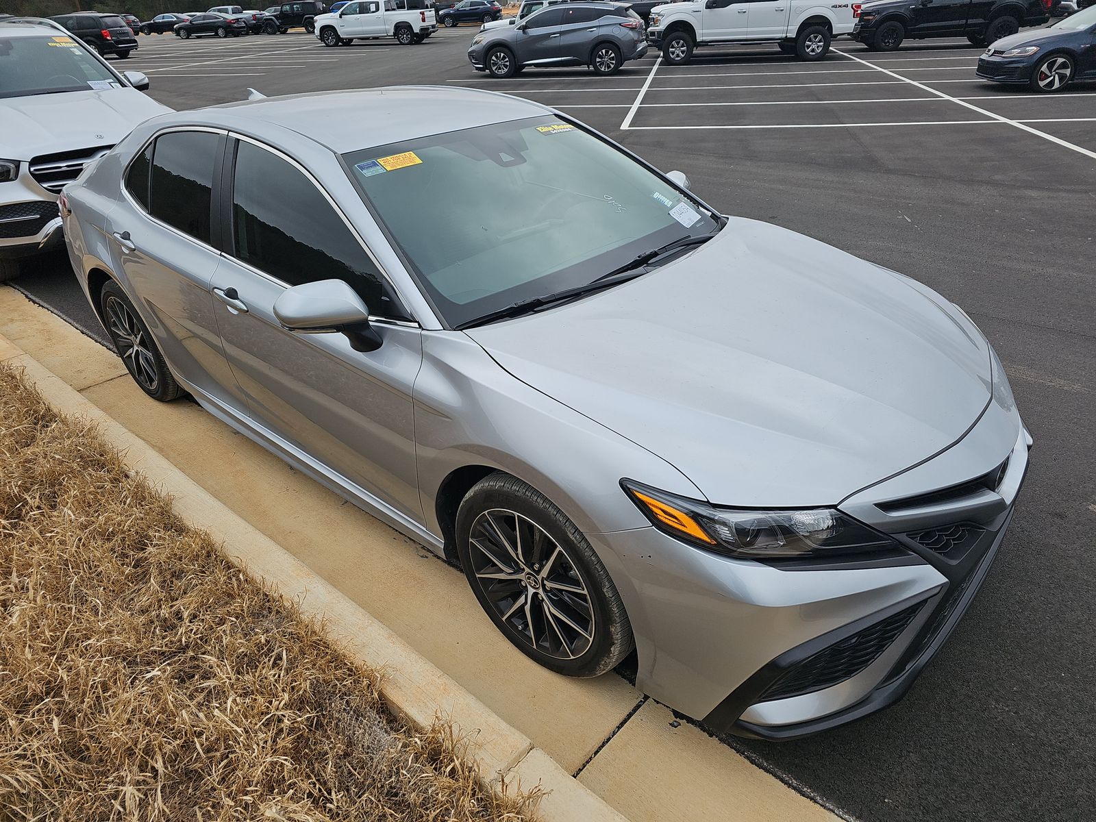 2024 Toyota Camry SE FWD