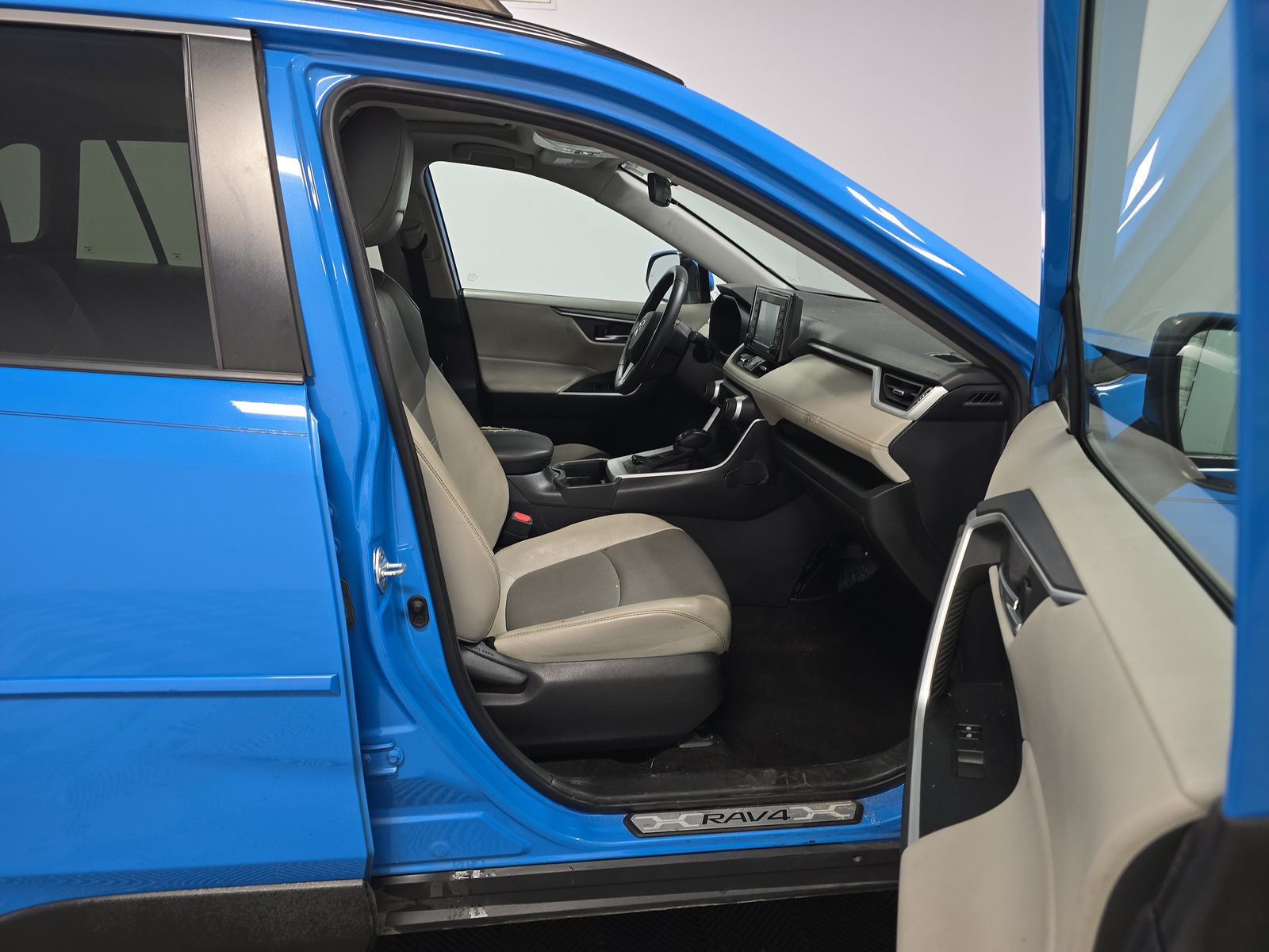 2021 Toyota RAV4 XLE Premium FWD