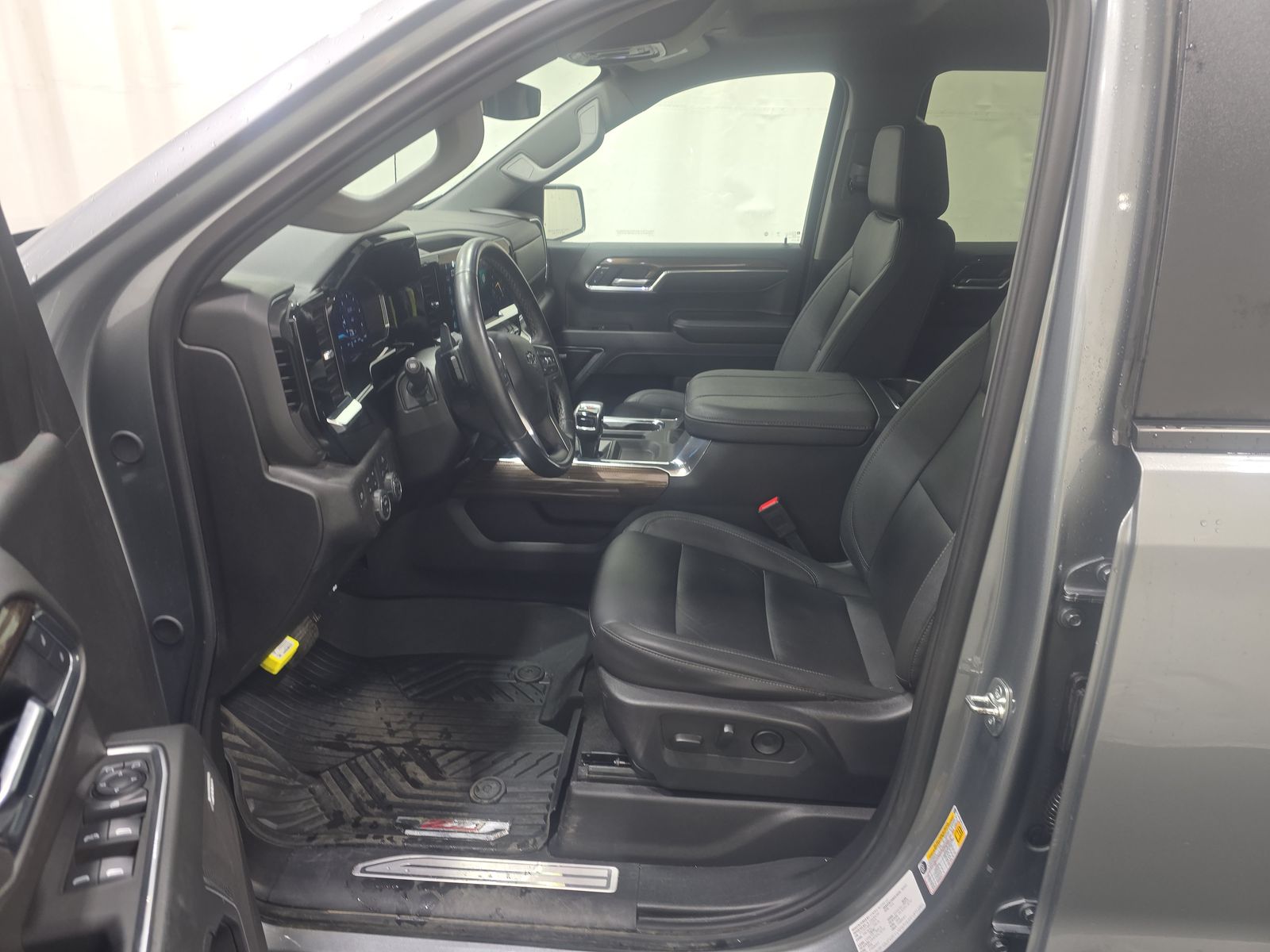 2025 Chevrolet Silverado 1500 RST AWD