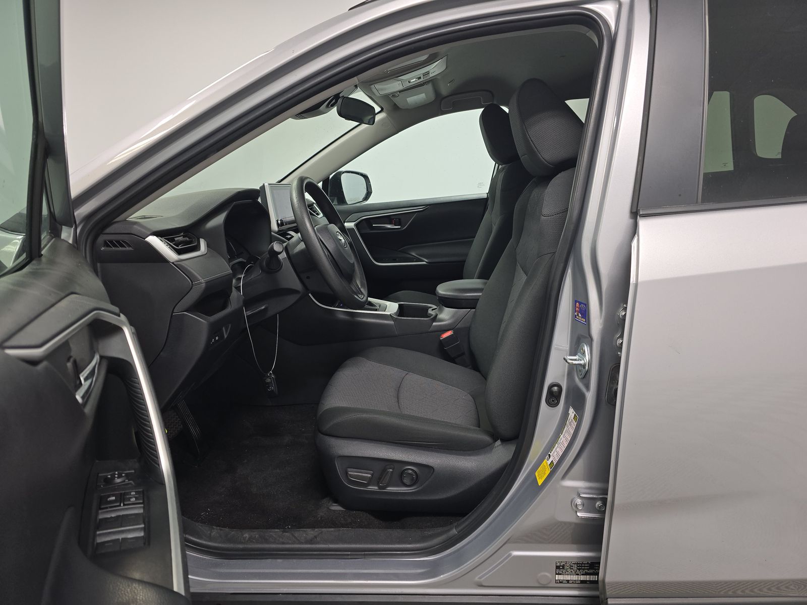 2024 Toyota RAV4 XLE FWD