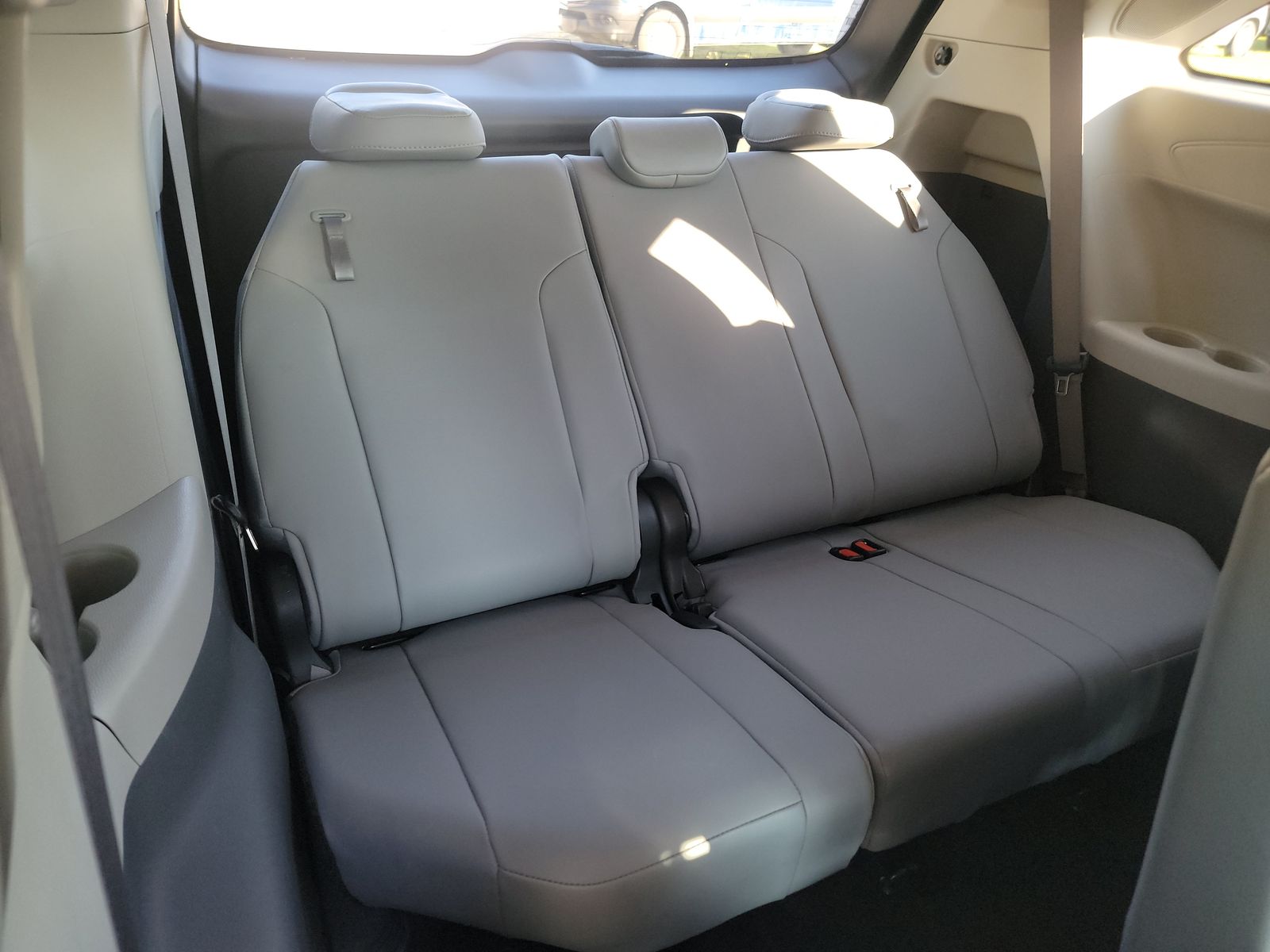 2022 Toyota Sienna XLE FWD