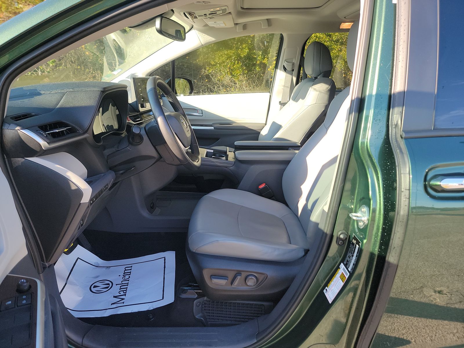 2022 Toyota Sienna XLE FWD