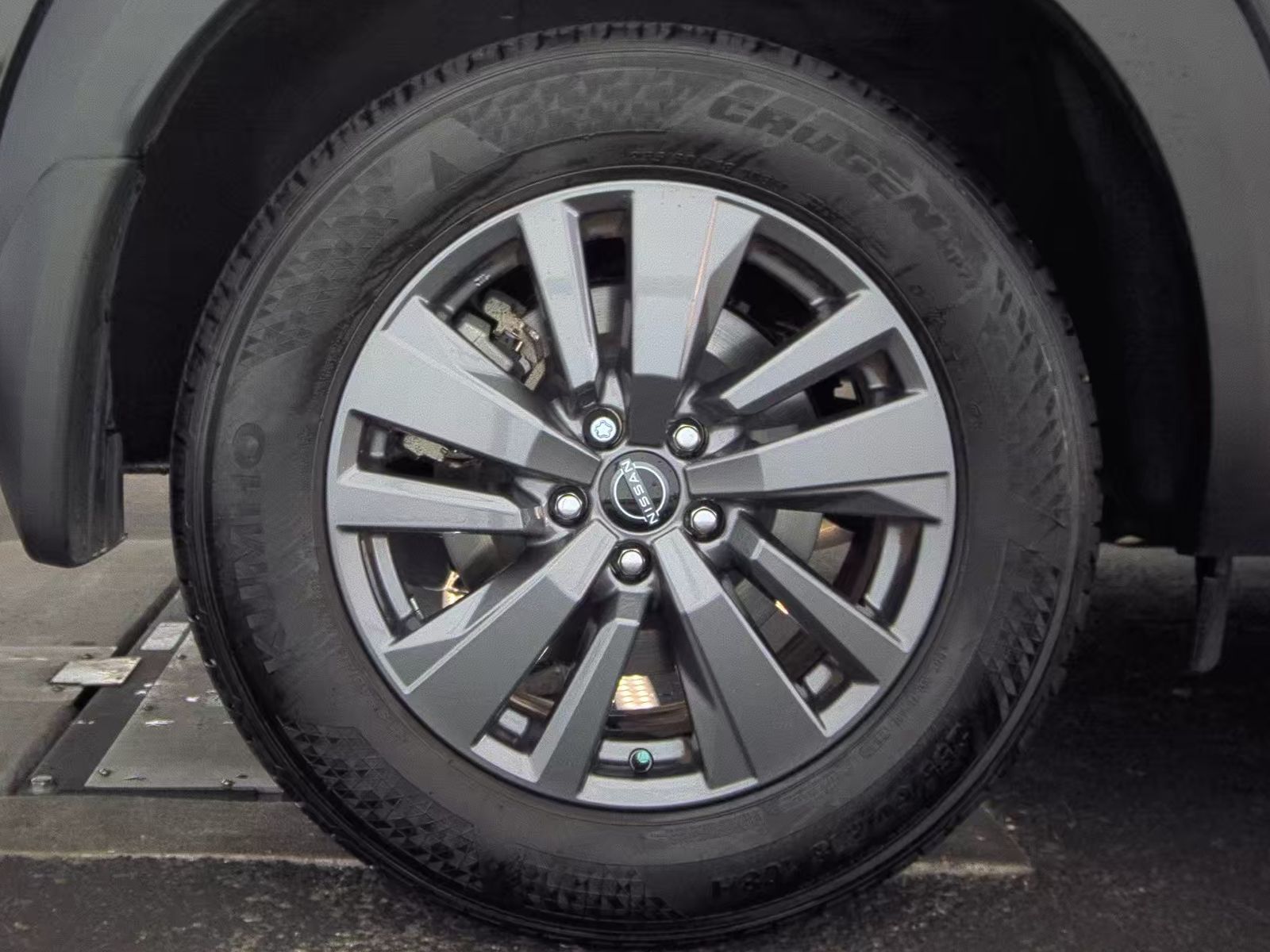 2024 Nissan Pathfinder SV FWD