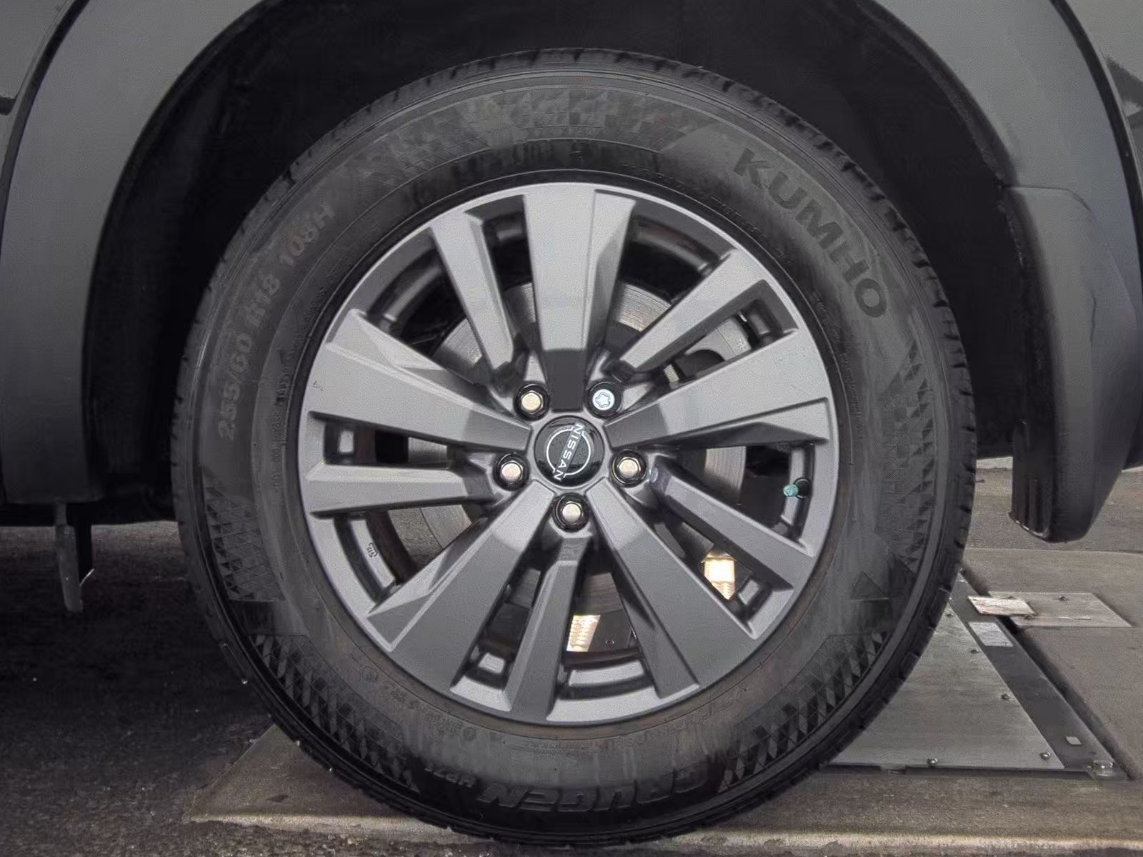 2024 Nissan Pathfinder SV FWD