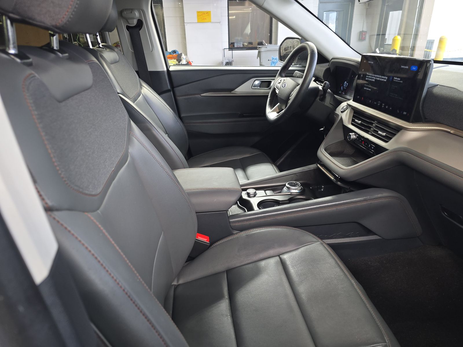 2025 Ford Explorer Active AWD