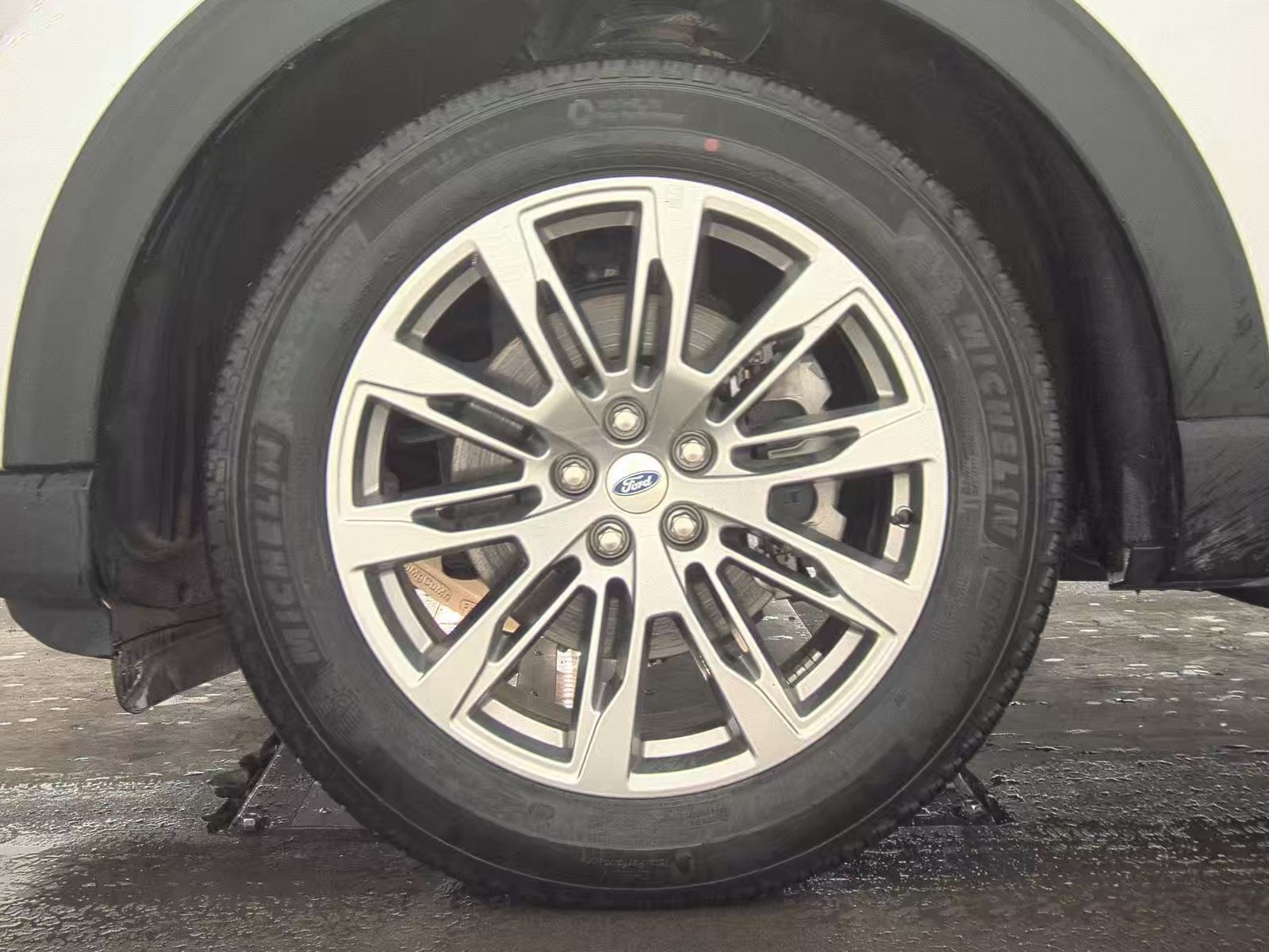 2025 Ford Explorer Active AWD