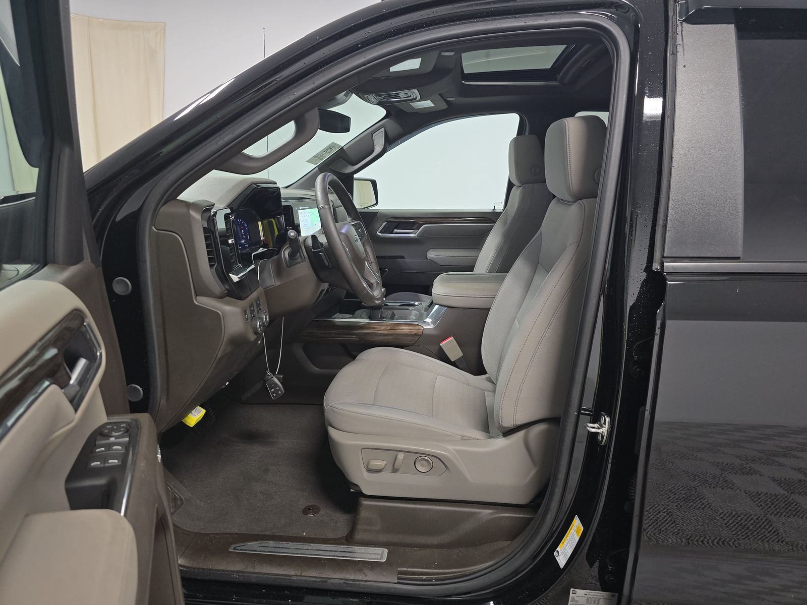 2025 Chevrolet Silverado 1500 RST AWD