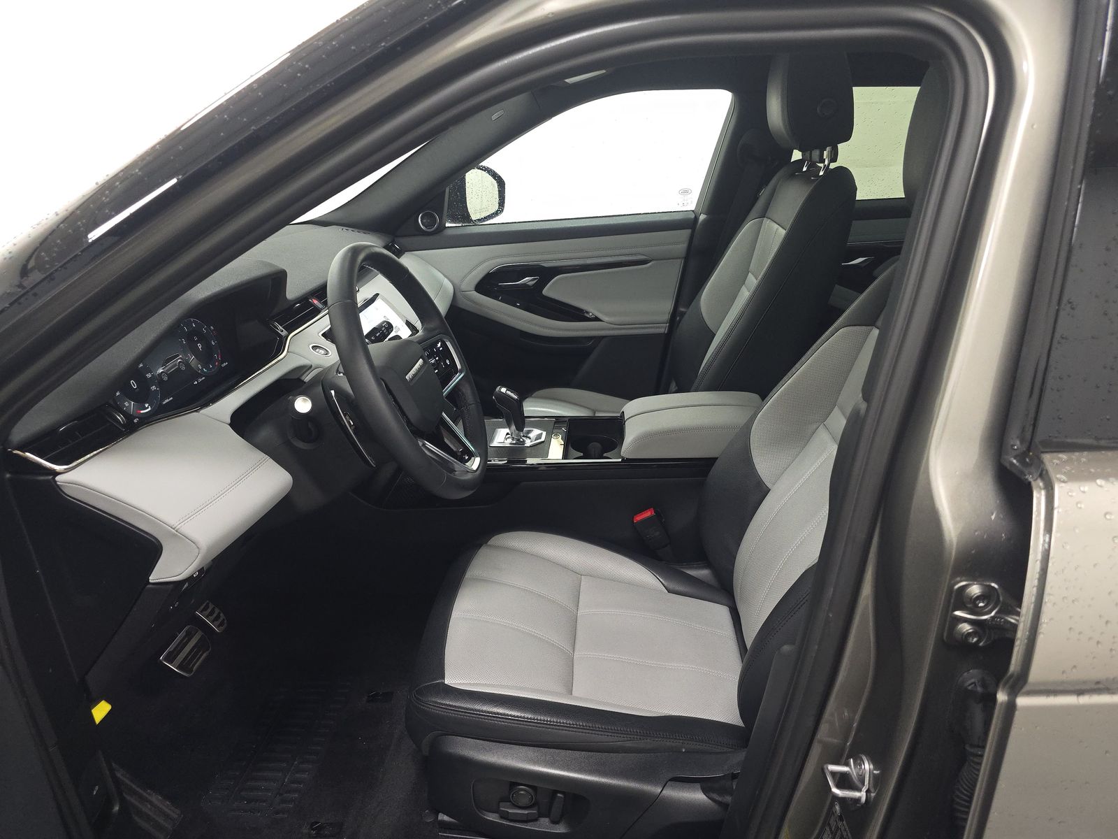 2023 Land Rover Range Rover Evoque R-Dynamic SE AWD