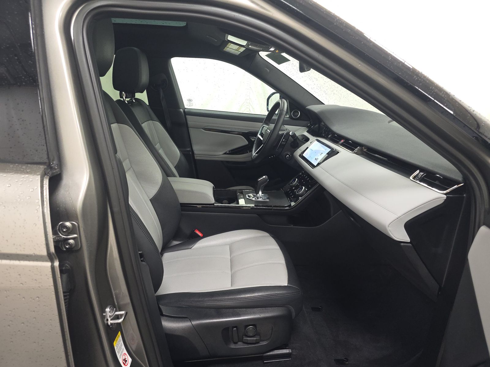 2023 Land Rover Range Rover Evoque R-Dynamic SE AWD