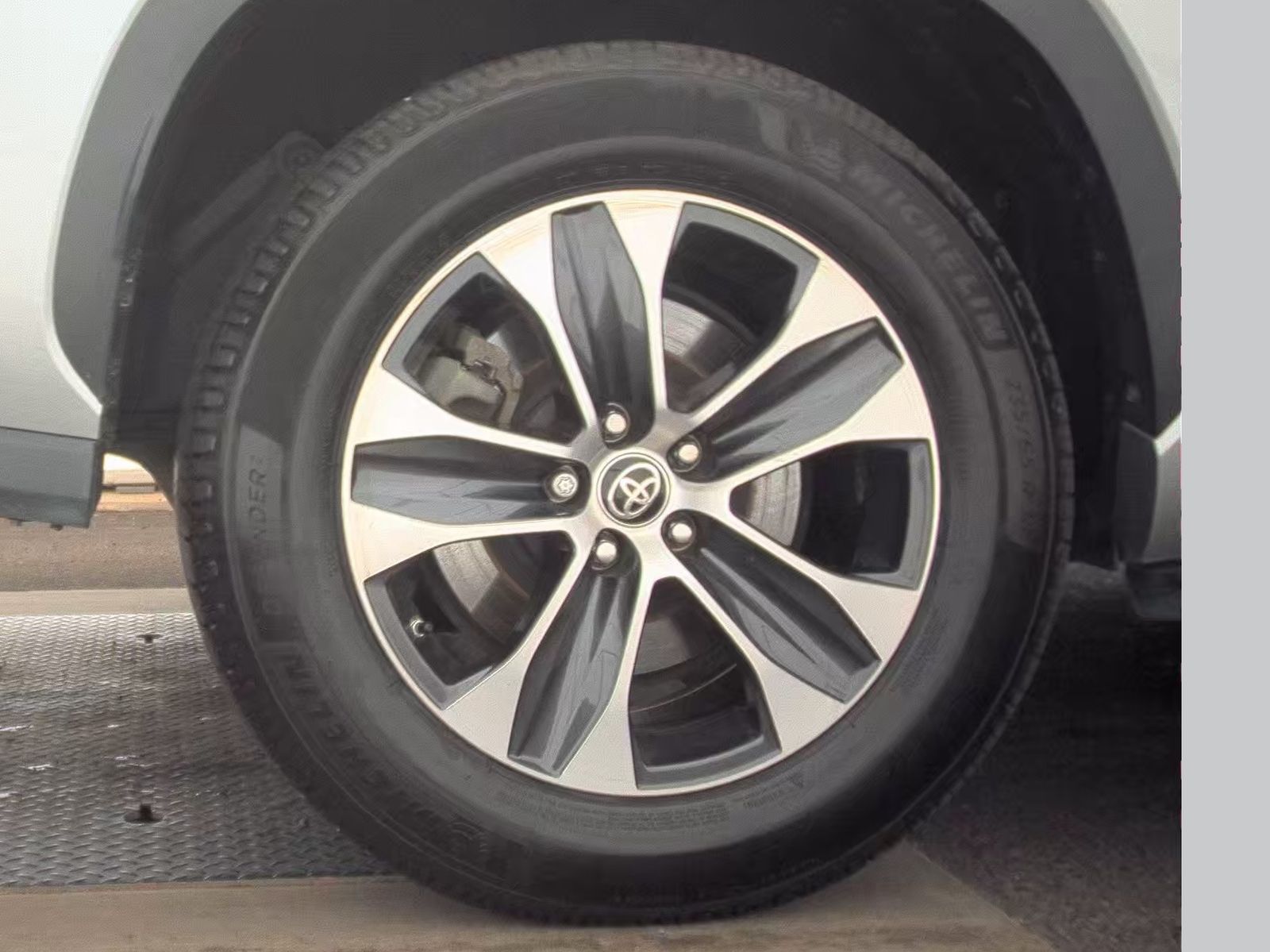 2021 Toyota Highlander XLE FWD