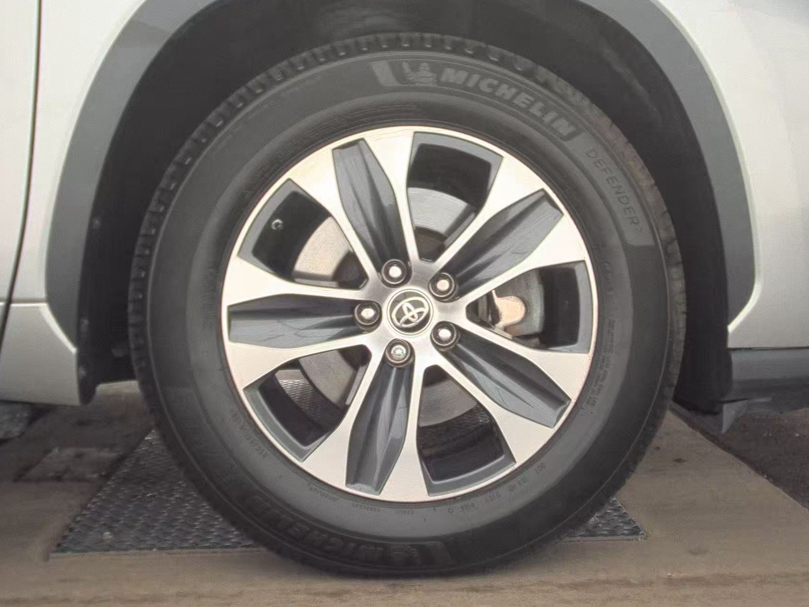 2021 Toyota Highlander XLE FWD