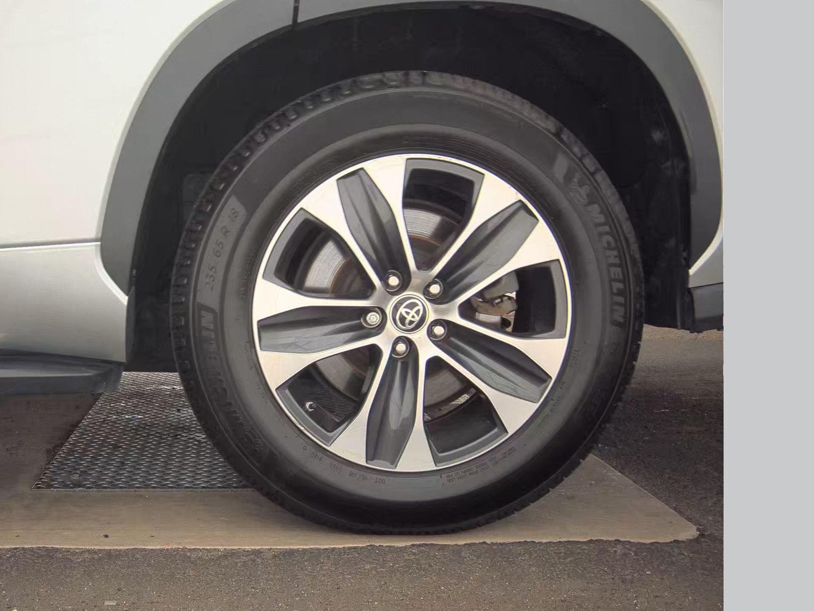 2021 Toyota Highlander XLE FWD