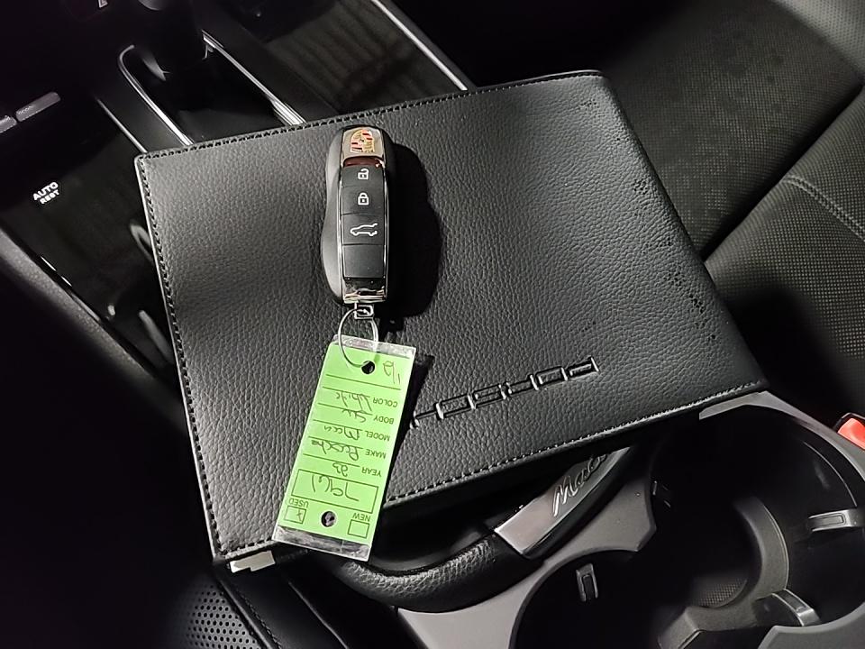 2023 Porsche Macan Base AWD