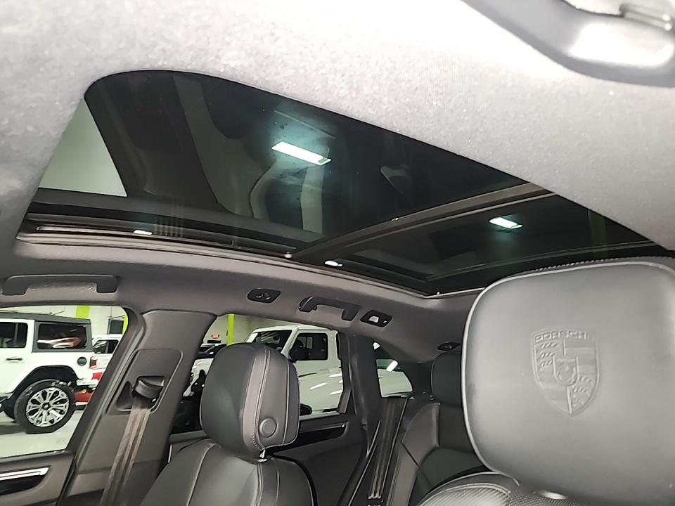 2023 Porsche Macan Base AWD