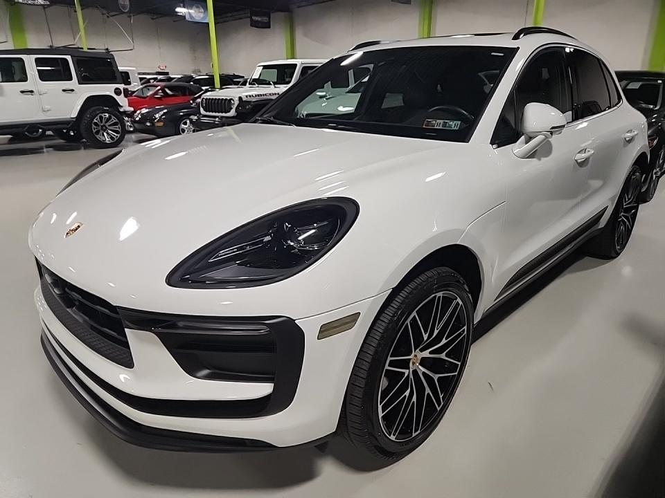 2023 Porsche Macan Base AWD
