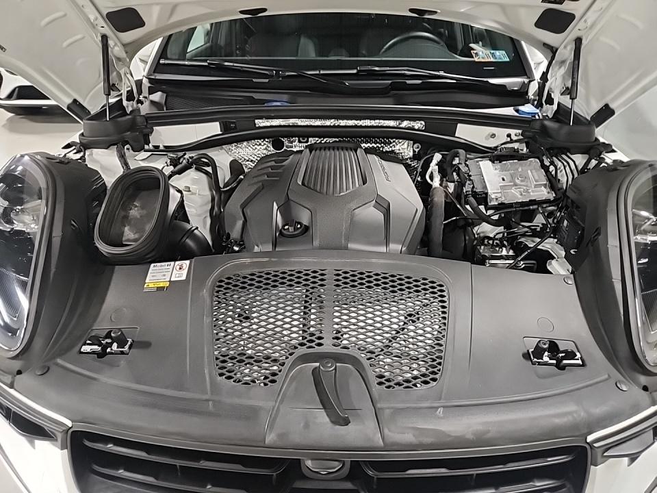 2023 Porsche Macan Base AWD