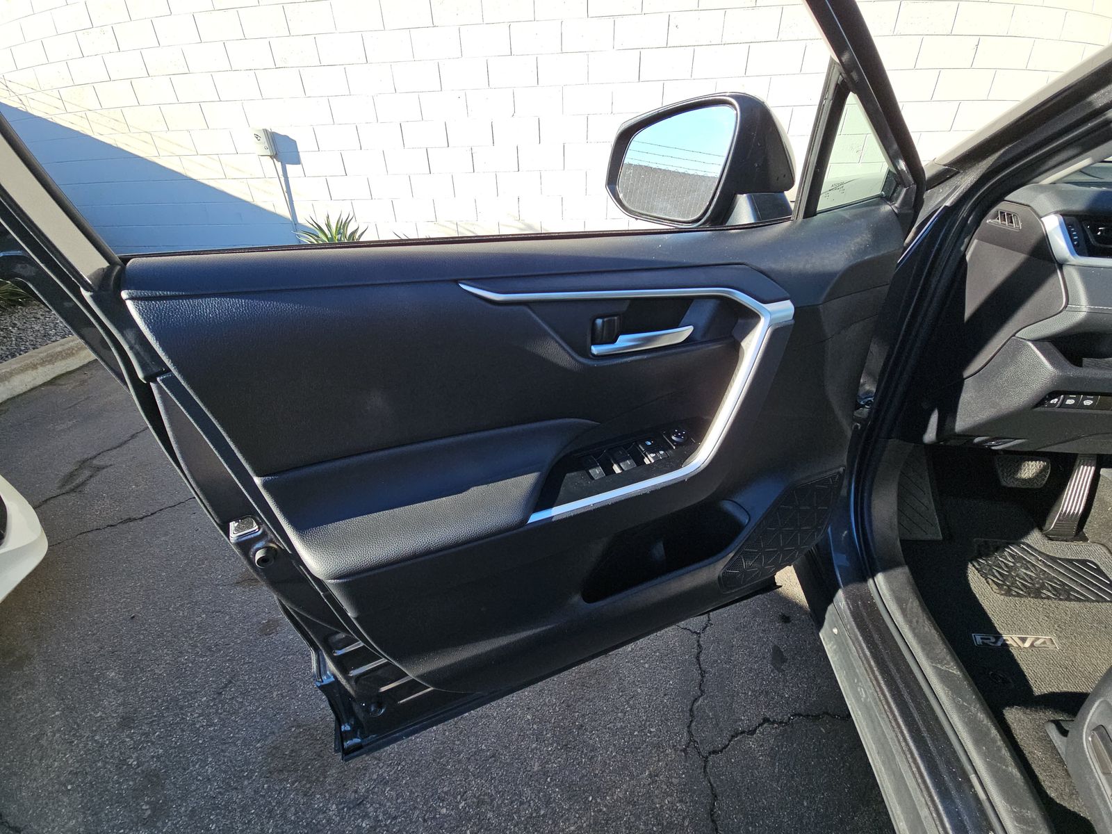 2025 Toyota RAV4 XLE AWD