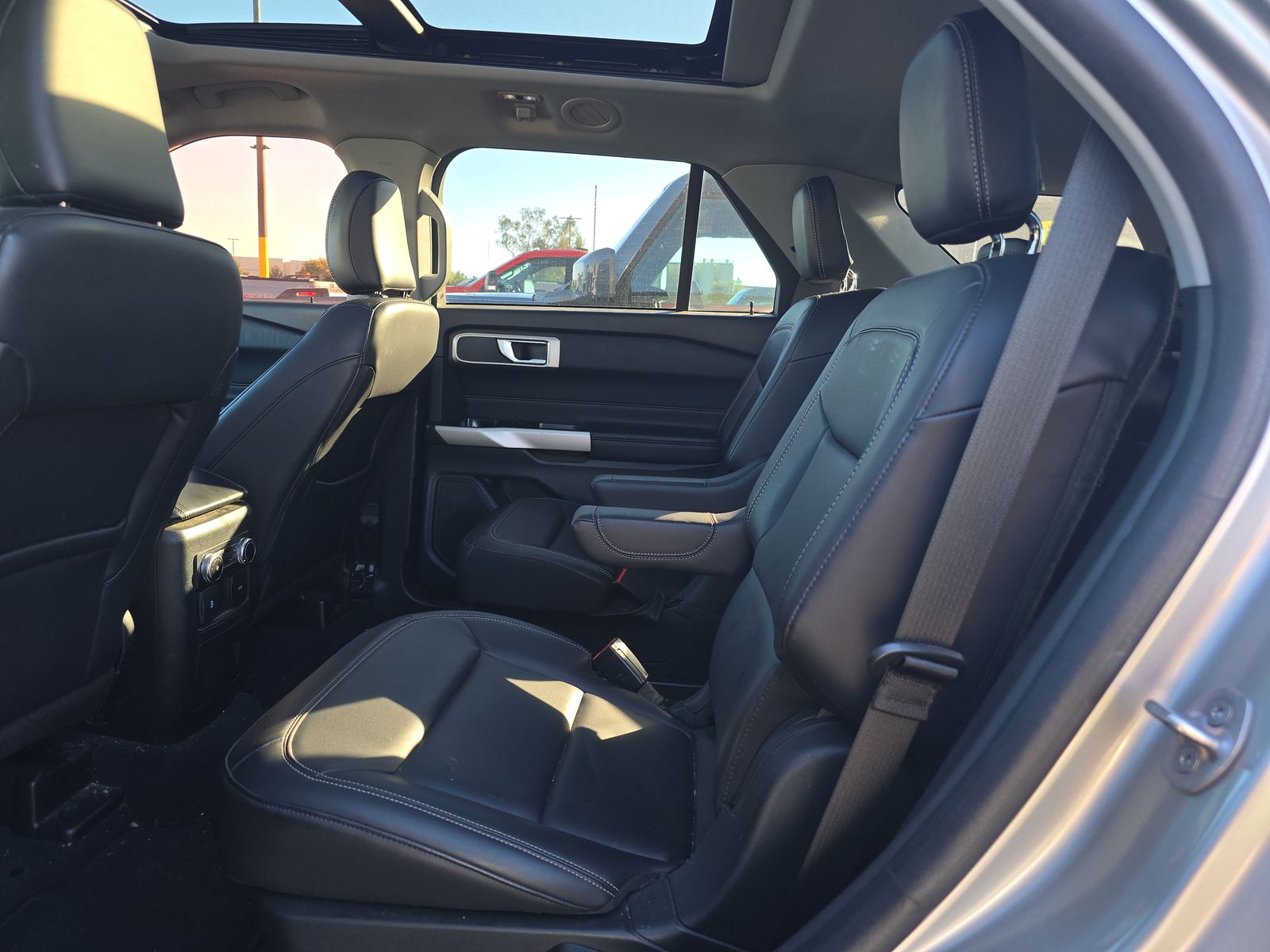 2022 Ford Explorer XLT RWD