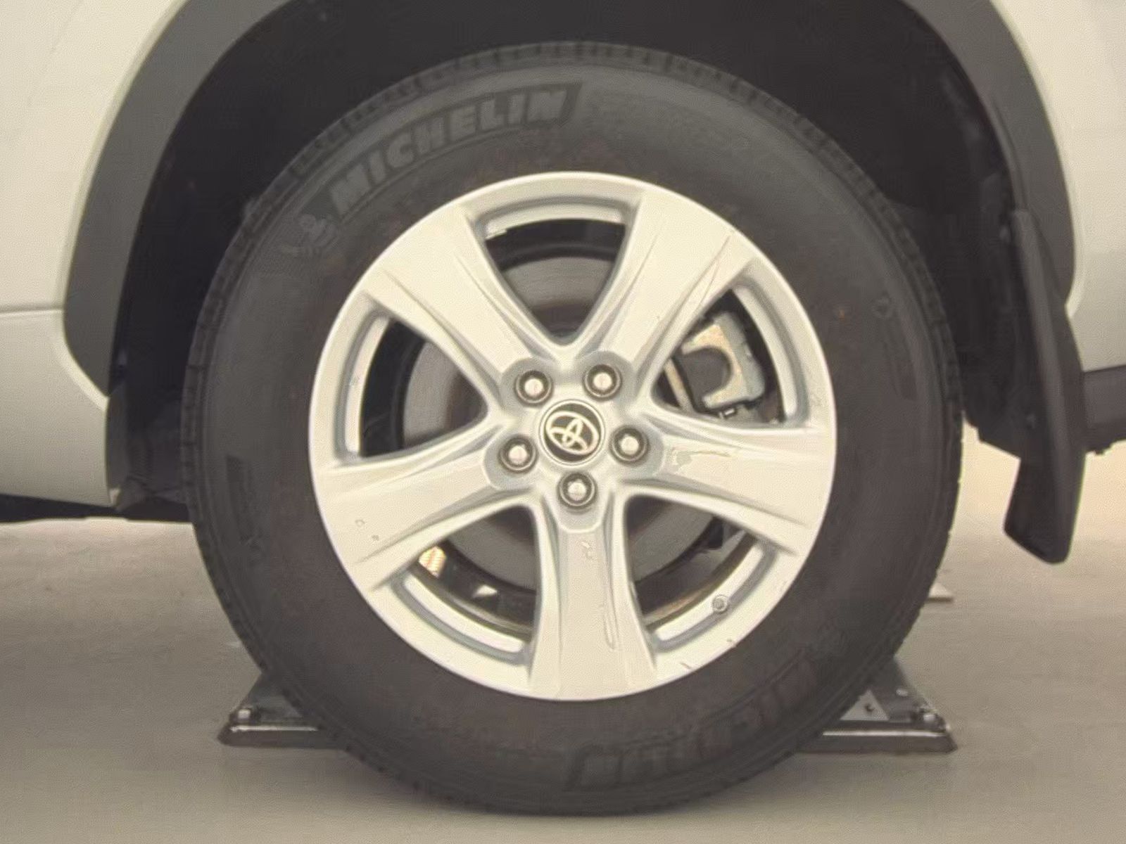 2024 Toyota Highlander LE AWD