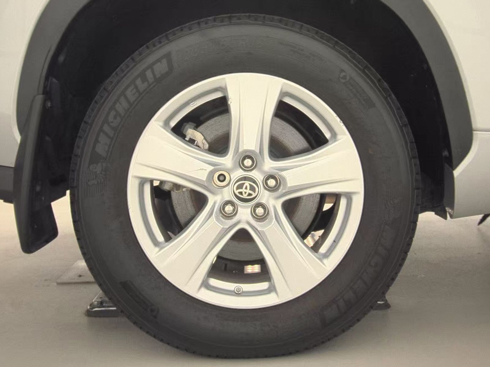 2024 Toyota Highlander LE AWD